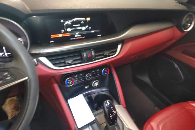 Used Alfa Romeo Stelvio 2019 2.0T 280HP Black Package Limited Edition Audio And AC Panel