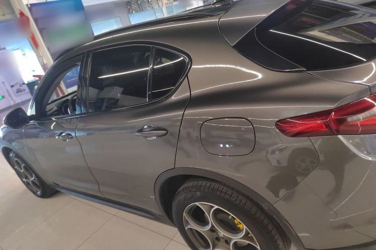 Used Alfa Romeo Stelvio 2019 2.0T 280HP Black Package Limited Edition Exterior 3