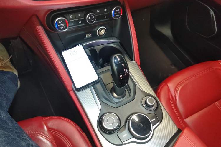 Used Alfa Romeo Stelvio 2019 2.0T 280HP Black Package Limited Edition Gear Lever