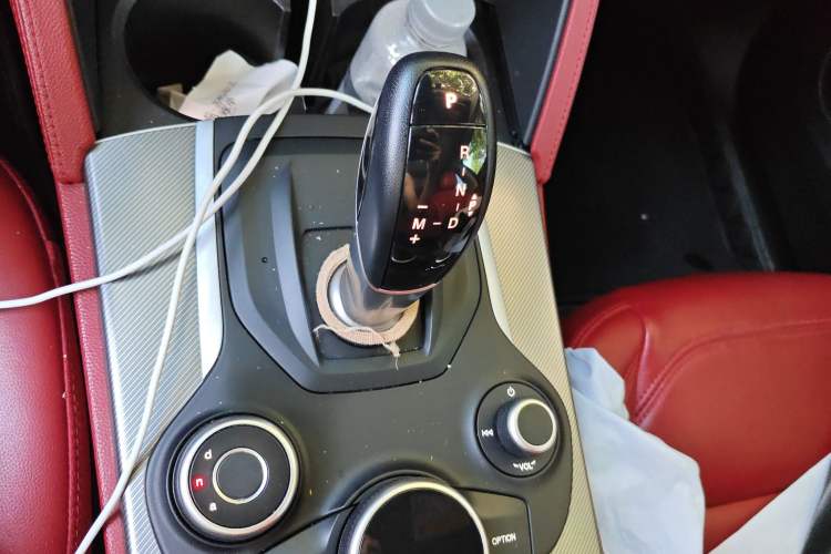Used Alfa Romeo Stelvio 2019 2.0T 280HP Black Package Limited Edition Gear Lever