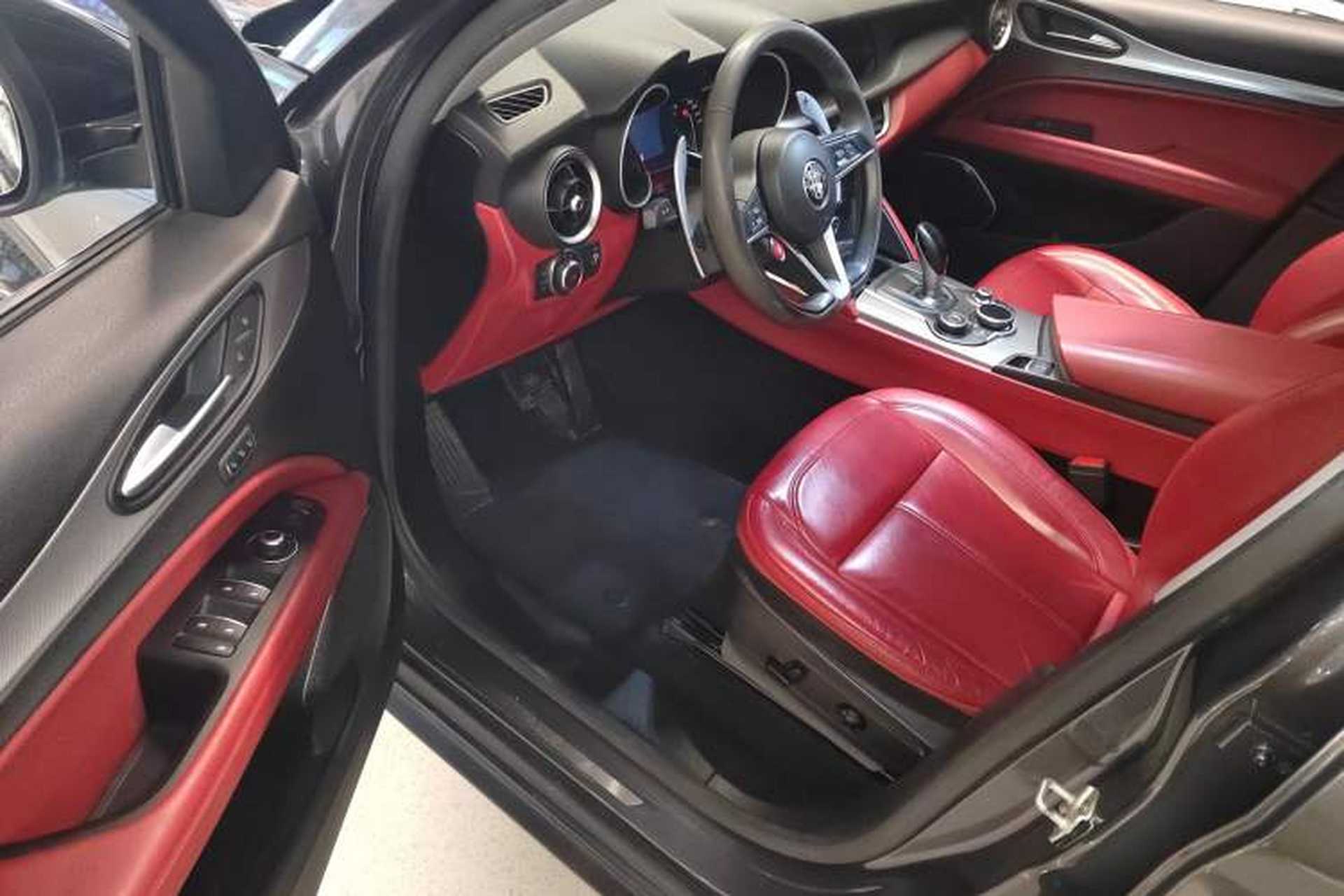 Used Alfa Romeo Stelvio 2019 2.0T 280HP Black Package Limited Edition Interior 3