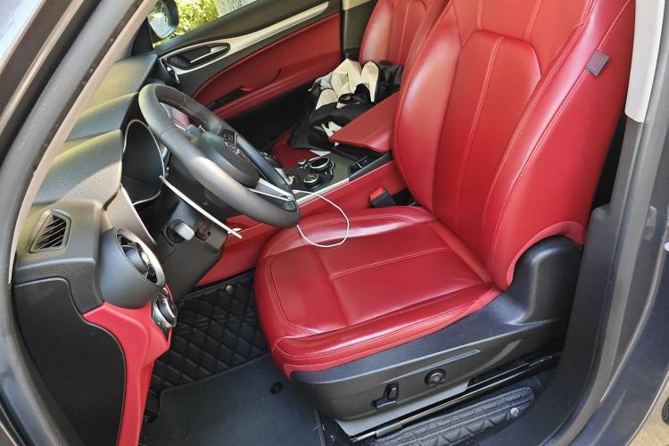 Used Alfa Romeo Stelvio 2019 2.0T 280HP Black Package Limited Edition Left Front Seat