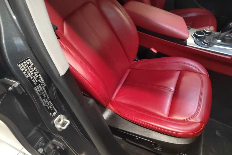 Used Alfa Romeo Stelvio 2019 2.0T 280HP Black Package Limited Edition Right Front Seat