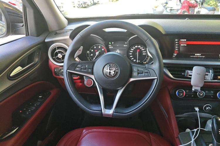 Used Alfa Romeo Stelvio 2019 2.0T 280HP Black Package Limited Edition Steering Wheel