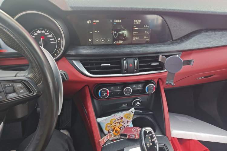Used Alfa Romeo Stelvio 2019 2.0T 280HP Black Package Limited Edition Audio And AC Panel