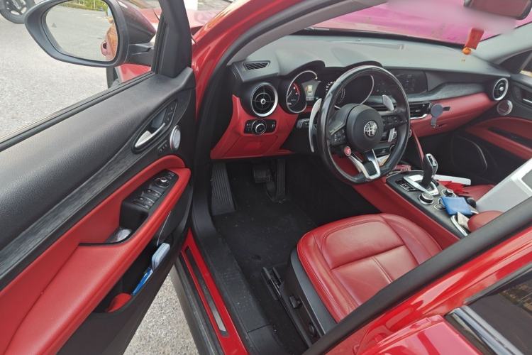 Used Alfa Romeo Stelvio 2019 2.0T 280HP Black Package Limited Edition Driver Seat