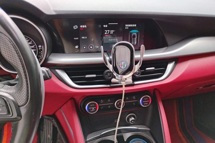 Used Alfa Romeo Stelvio 2020 2.0T 280HP Luxury Edition Audio And AC Panel