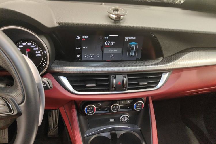 Used Alfa Romeo Stelvio 2020 2.0T 280HP Luxury Edition Audio And AC Panel
