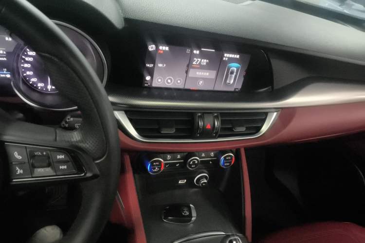 Used Alfa Romeo Stelvio 2020 2.0T 280HP Luxury Edition Audio And AC Panel