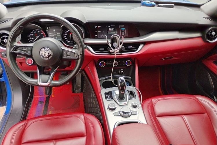 Used Alfa Romeo Stelvio 2020 2.0T 280HP Luxury Edition Center Console