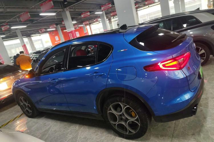 Used Alfa Romeo Stelvio 2020 2.0T 280HP Luxury Edition Exterior 3