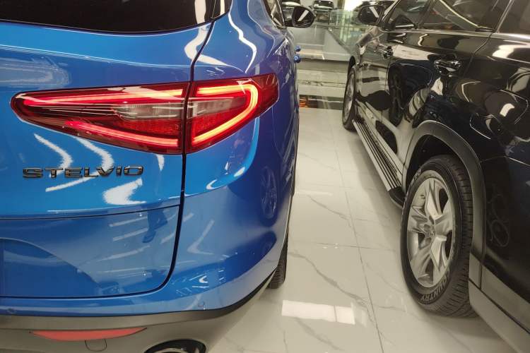 Used Alfa Romeo Stelvio 2020 2.0T 280HP Luxury Edition Exterior 6