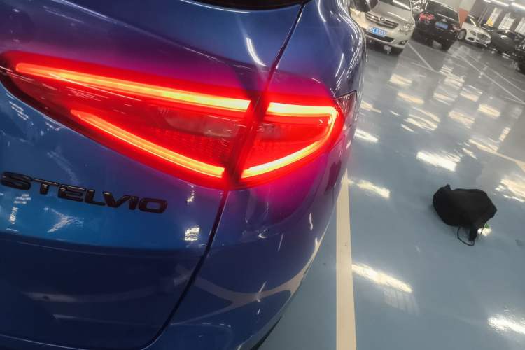 Used Alfa Romeo Stelvio 2020 2.0T 280HP Luxury Edition Exterior 6