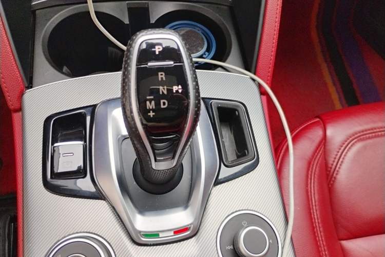 Used Alfa Romeo Stelvio 2020 2.0T 280HP Luxury Edition Gear Lever