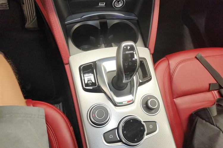 Used Alfa Romeo Stelvio 2020 2.0T 280HP Luxury Edition Gear Lever