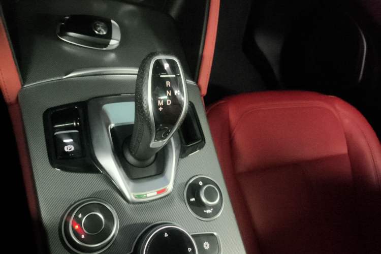 Used Alfa Romeo Stelvio 2020 2.0T 280HP Luxury Edition Gear Lever