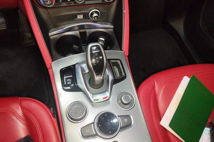 Used Alfa Romeo Stelvio 2020 2.0T 280HP Luxury Edition Gear Lever