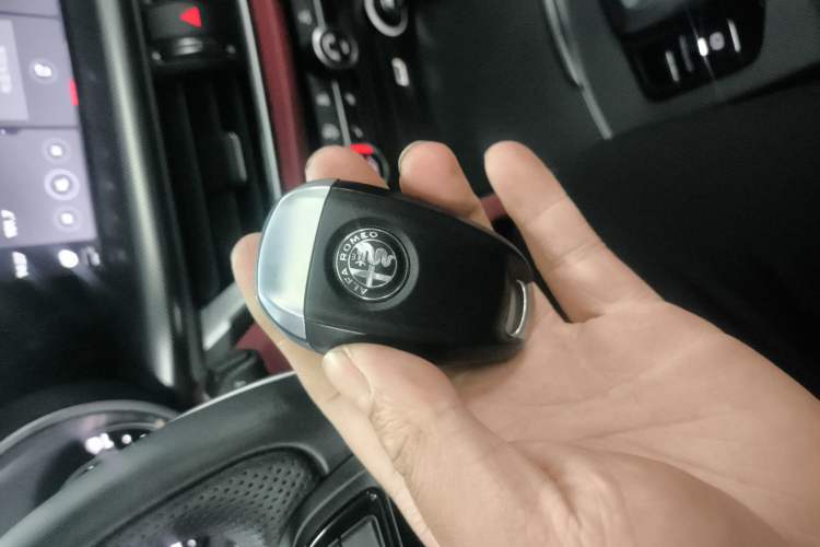 Used Alfa Romeo Stelvio 2020 2.0T 280HP Luxury Edition Interior 1