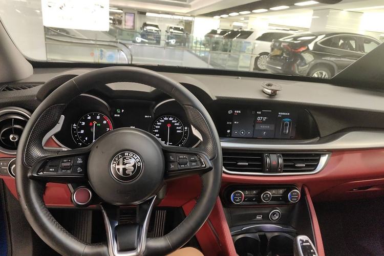 Used Alfa Romeo Stelvio 2020 2.0T 280HP Luxury Edition Interior 2