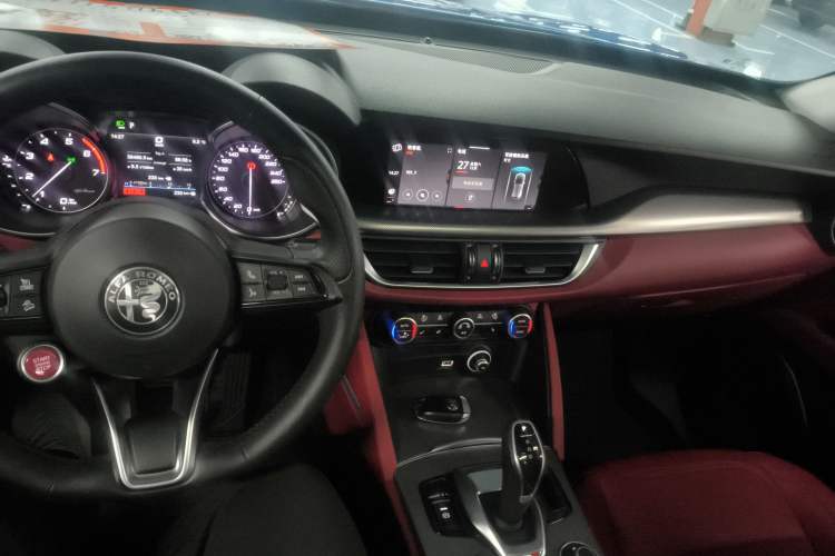 Used Alfa Romeo Stelvio 2020 2.0T 280HP Luxury Edition Interior 2