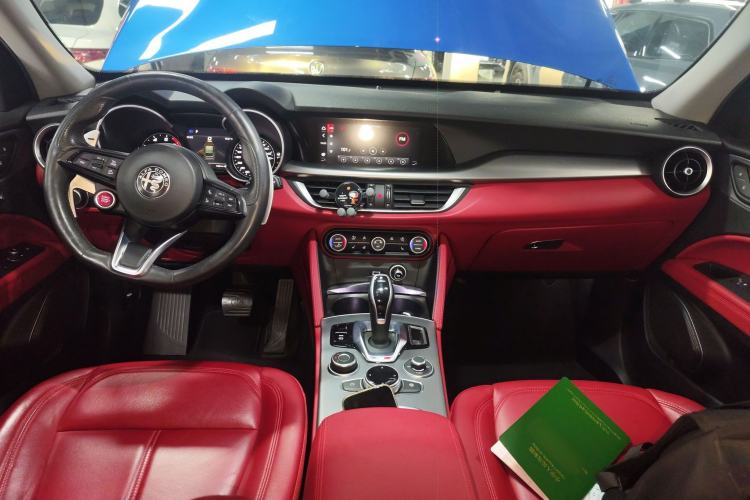 Used Alfa Romeo Stelvio 2020 2.0T 280HP Luxury Edition Interior 2