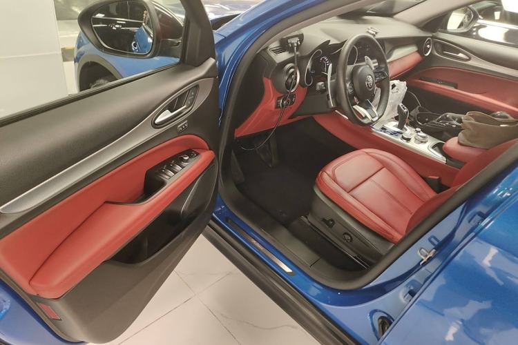 Used Alfa Romeo Stelvio 2020 2.0T 280HP Luxury Edition Interior 3