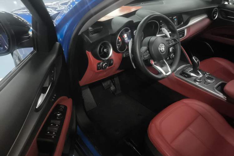 Used Alfa Romeo Stelvio 2020 2.0T 280HP Luxury Edition Interior 3