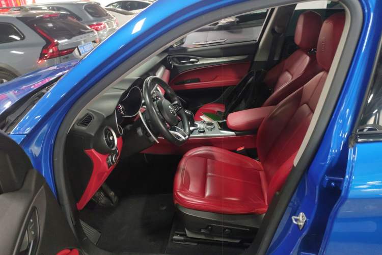 Used Alfa Romeo Stelvio 2020 2.0T 280HP Luxury Edition Interior 3
