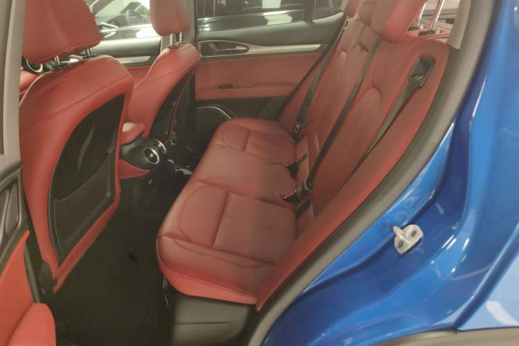 Used Alfa Romeo Stelvio 2020 2.0T 280HP Luxury Edition Interior 4