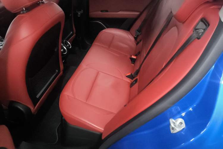 Used Alfa Romeo Stelvio 2020 2.0T 280HP Luxury Edition Interior 4
