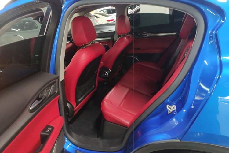 Used Alfa Romeo Stelvio 2020 2.0T 280HP Luxury Edition Interior 4