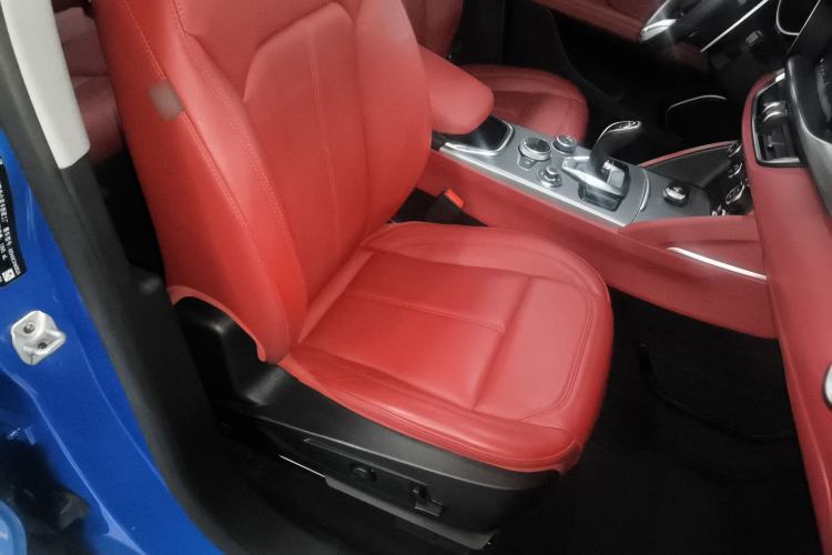 Used Alfa Romeo Stelvio 2020 2.0T 280HP Luxury Edition Right Front Seat