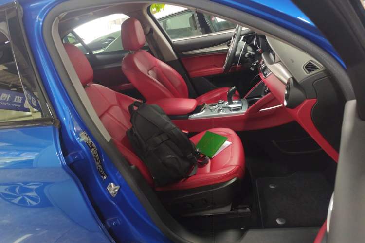 Used Alfa Romeo Stelvio 2020 2.0T 280HP Luxury Edition Right Front Seat