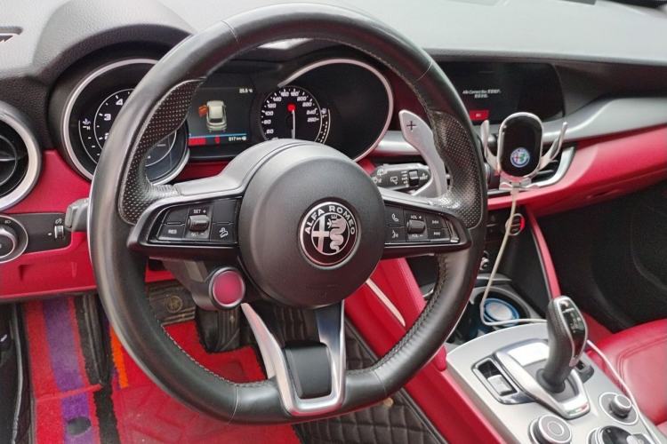 Used Alfa Romeo Stelvio 2020 2.0T 280HP Luxury Edition Steering Wheel