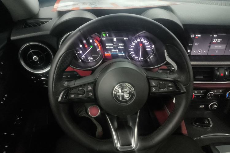 Used Alfa Romeo Stelvio 2020 2.0T 280HP Luxury Edition Steering Wheel