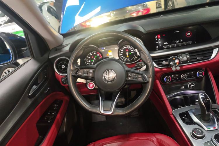 Used Alfa Romeo Stelvio 2020 2.0T 280HP Luxury Edition Steering Wheel