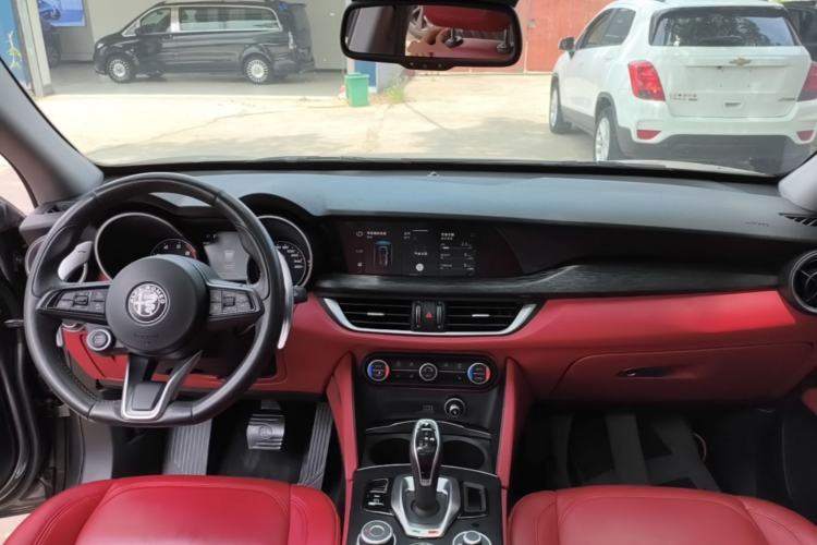 Used Alfa Romeo Stelvio 2020 2.0T 280HP Luxury Edition Center Console