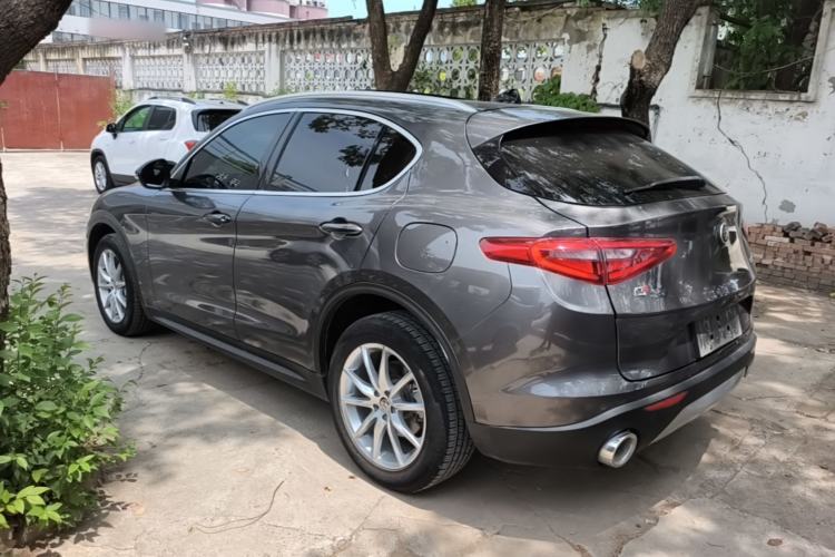 Used Alfa Romeo Stelvio 2020 2.0T 280HP Luxury Edition Exterior 2