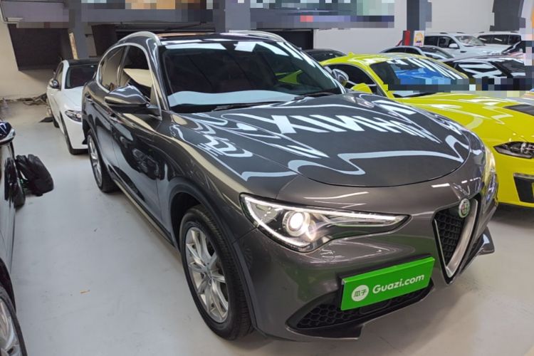 Used Alfa Romeo Stelvio 2020 2.0T 280HP Luxury Edition Front Right 45 Deg