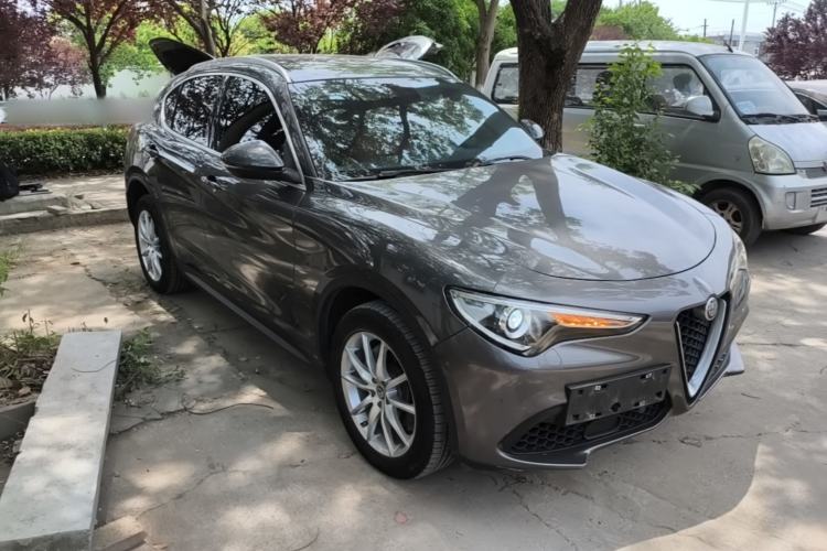 Used Alfa Romeo Stelvio 2020 2.0T 280HP Luxury Edition Front Right 45 Deg
