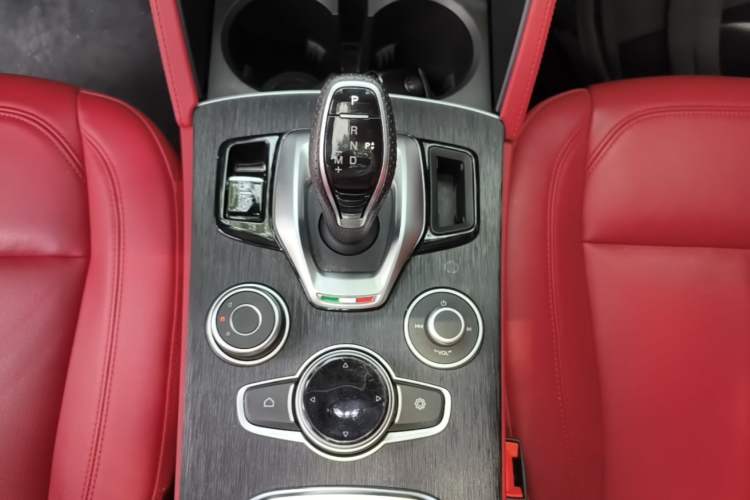 Used Alfa Romeo Stelvio 2020 2.0T 280HP Luxury Edition Gear Lever