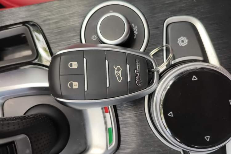 Used Alfa Romeo Stelvio 2020 2.0T 280HP Luxury Edition Interior 1
