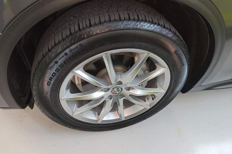 Used Alfa Romeo Stelvio 2020 2.0T 280HP Luxury Edition Left Front Wheel Hub