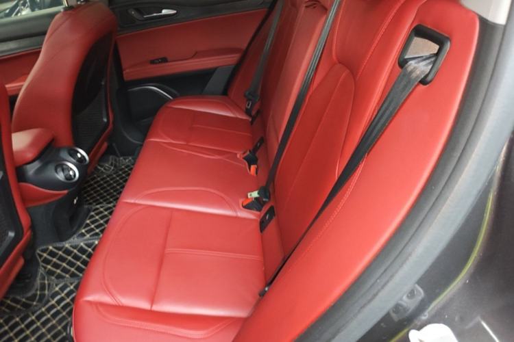 Used Alfa Romeo Stelvio 2020 2.0T 280HP Luxury Edition Left Rear Seat