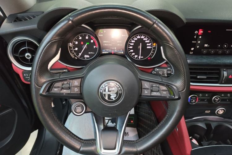 Used Alfa Romeo Stelvio 2020 2.0T 280HP Luxury Edition Steering Wheel