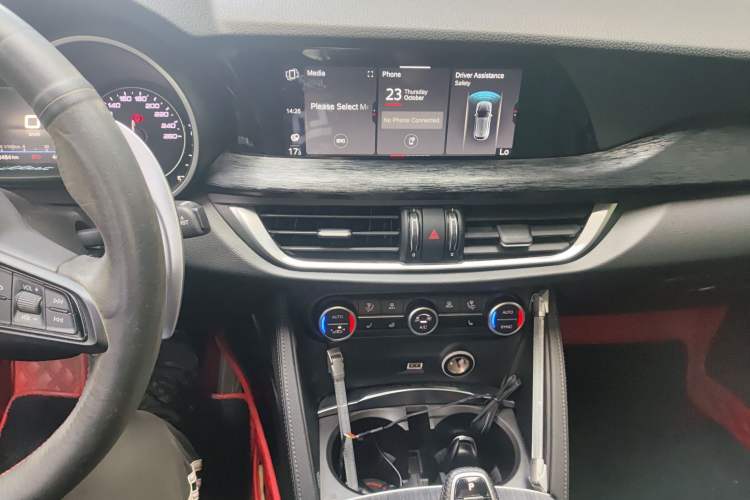 Used Alfa Romeo Stelvio 2020 2.0T 280HP Luxury Edition Audio And AC Panel