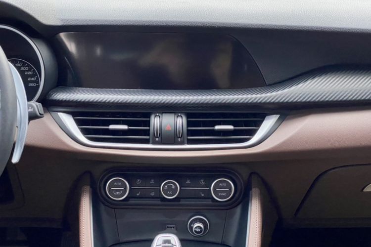 Used Alfa Romeo Stelvio 2020 2.0T 280HP Luxury Edition Audio And AC Panel