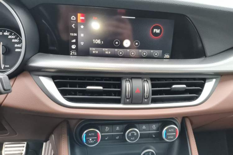 Used Alfa Romeo Stelvio 2020 2.0T 280HP Luxury Edition Audio And AC Panel