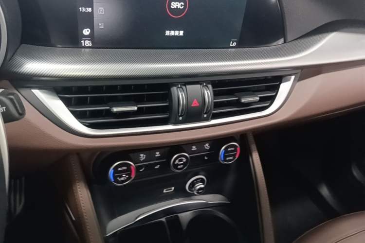 Used Alfa Romeo Stelvio 2020 2.0T 280HP Luxury Edition Audio And AC Panel