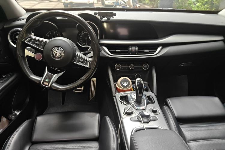 Used Alfa Romeo Stelvio 2020 2.0T 280HP Luxury Edition Center Console